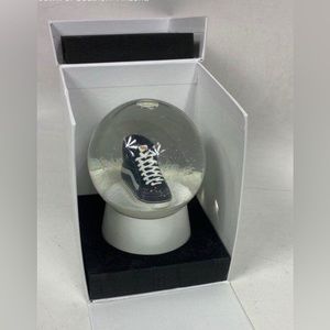 Vans “OFF THE WALL” Snow Globe Limited Edition